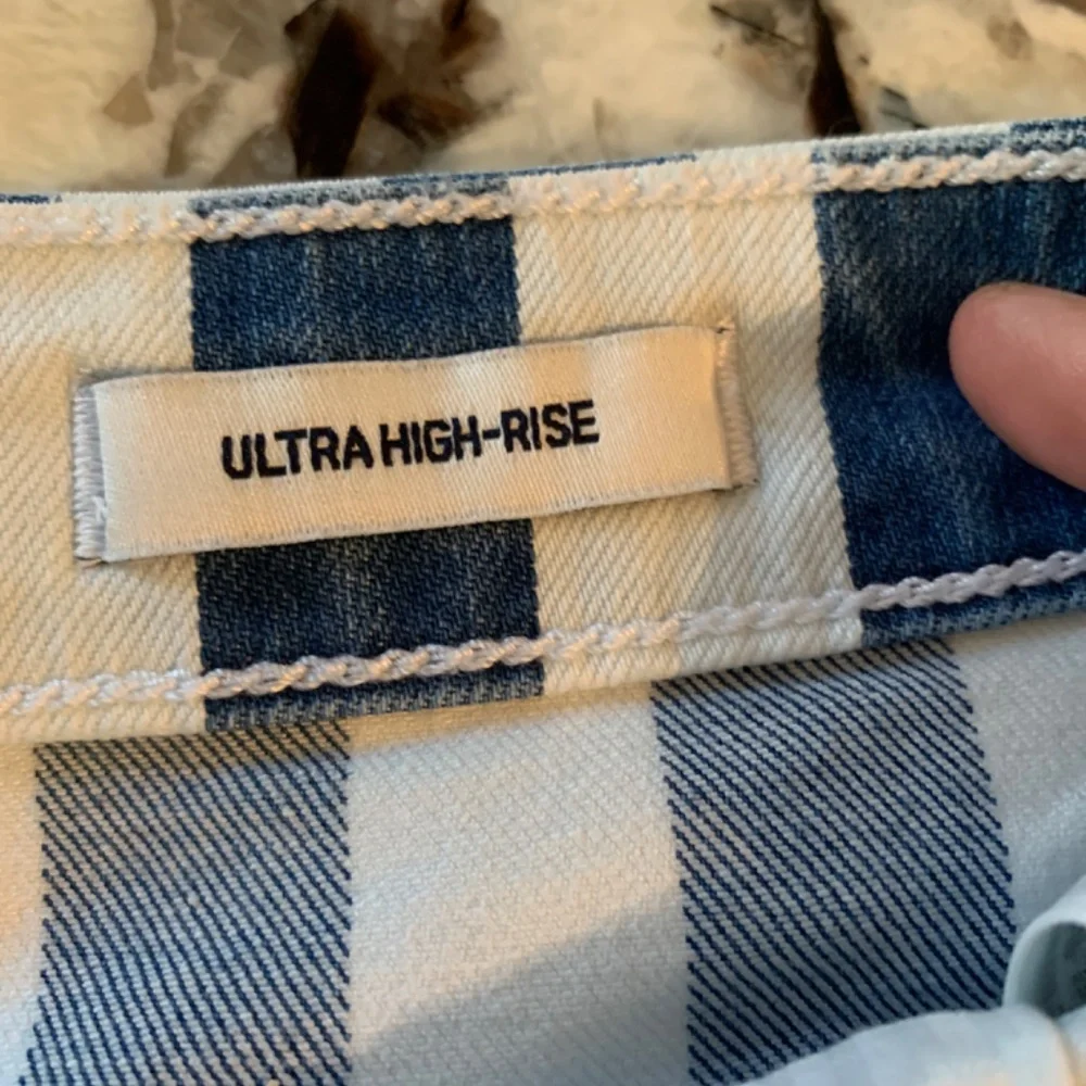 Hollister ukrra high rise distressed‎ bottom mini. Worn twice